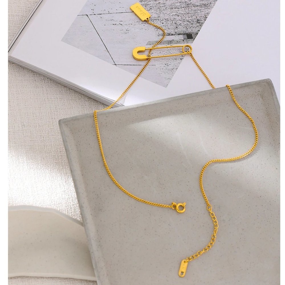 New 18K Gold Plated Paper Clip Love Toggle Chain Necklace - Picture 2 of 6